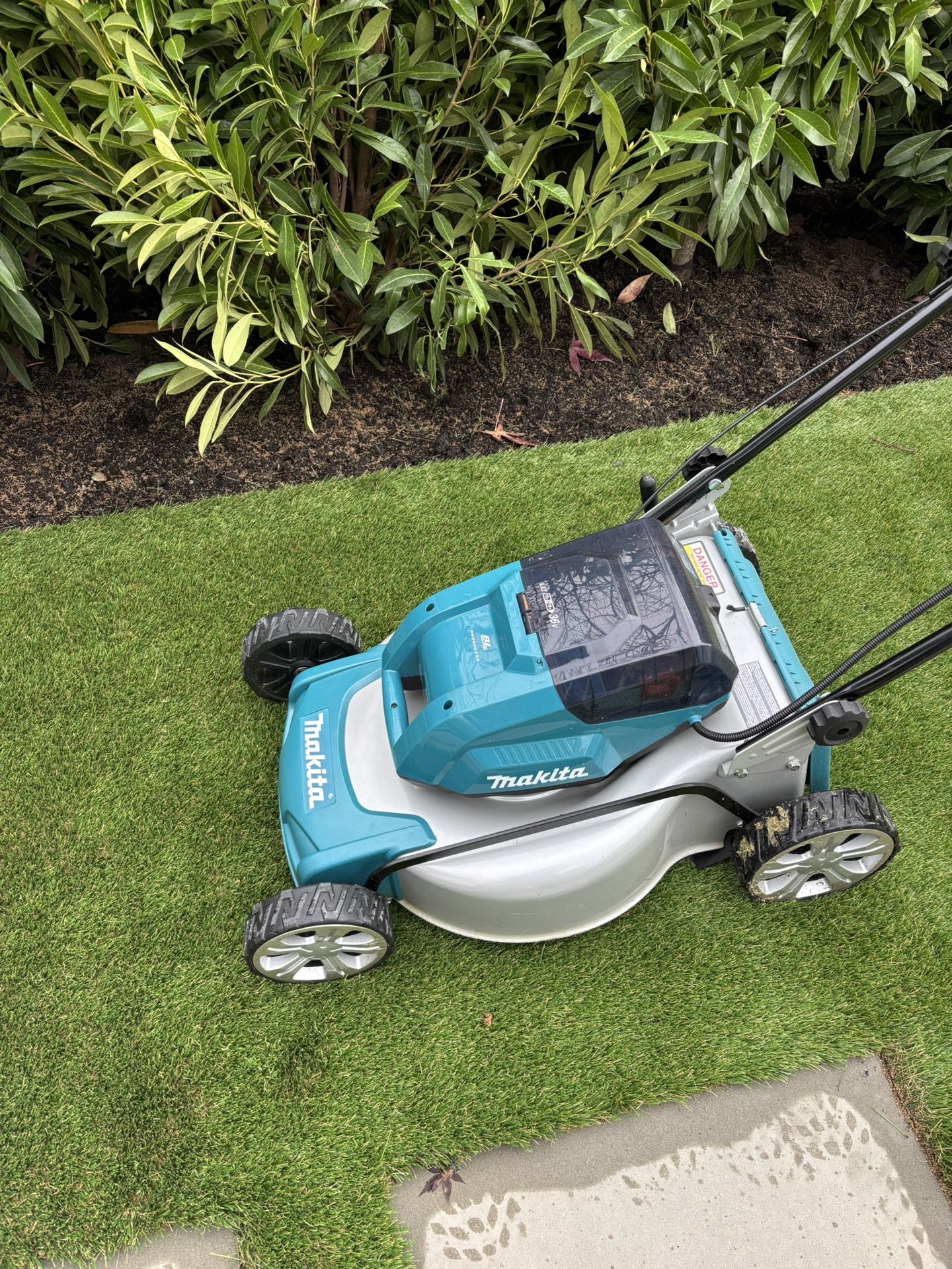 Makita Cordless Battery Powered Lawn Mower