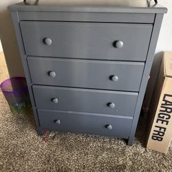 **4 Drawer Dresser ***