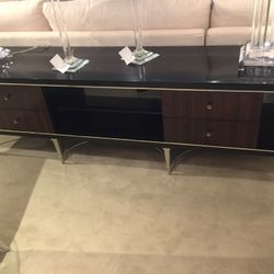 Caracole Console. Like New. Beautiful Piece In Great Condition. 