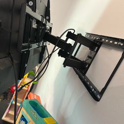 Up To 90” Pull Out Tv Mount 