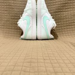 Nike Low Mint Green – Women’s 7.5 (6Y)