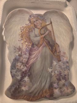 Serenity’s Song Plate the 1st Issue in A Symphony of Angels collection