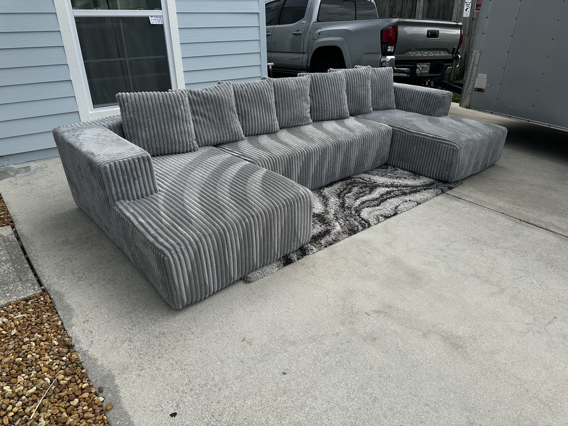 Grey Double Chaise Couch - Delivery Included 🛻