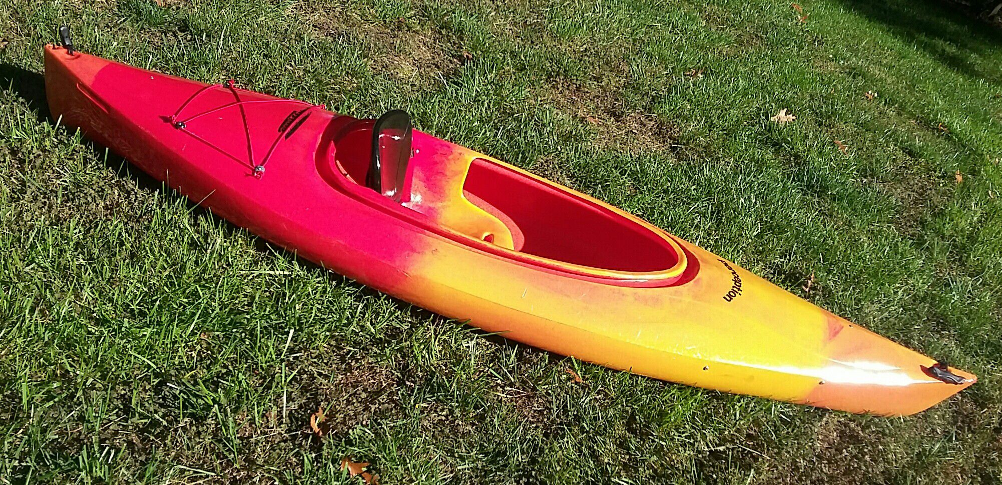 Perception Swifty 10' kayak w/paddle ($450 retail)