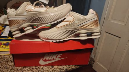 New Nike shoes size 9.5