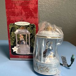 Hallmark Keepsake Ornament “Cinderella at the Ball” Light & Motion 1998 NIB