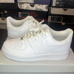 AIR FORCE 1 ‘07 SIZE 10.5