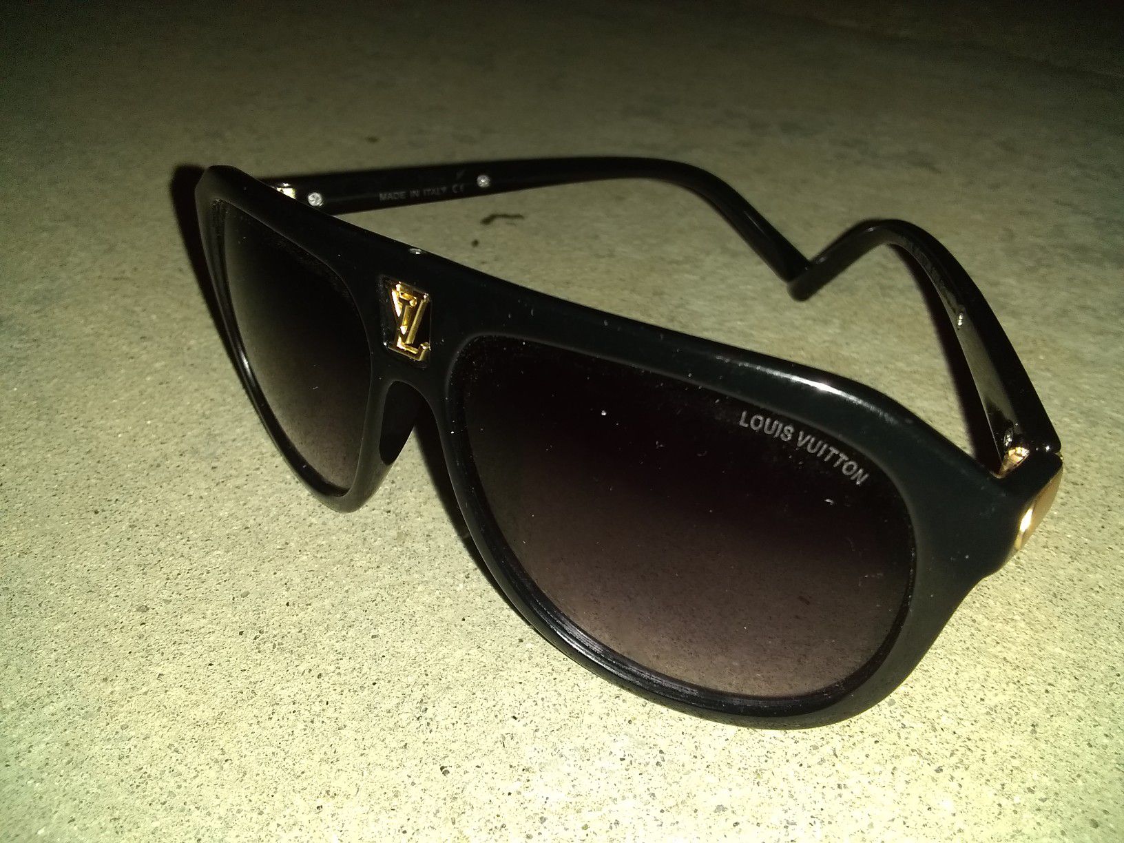 Louis Vuitton Dayton Sunglasses –