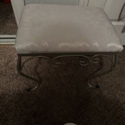 This Litlle Vanity Chair 