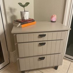 Modern 3 drawer end table/nightstand 