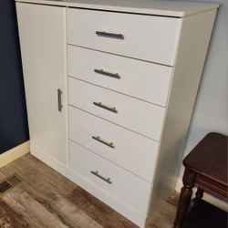 Dresser 
