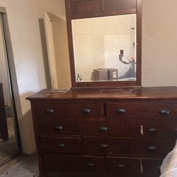 Dresser Larger w/mirror
