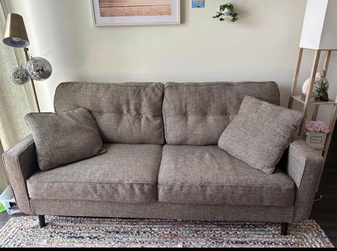 Sofa couch Excellent Condition (Ashley Signature collection )