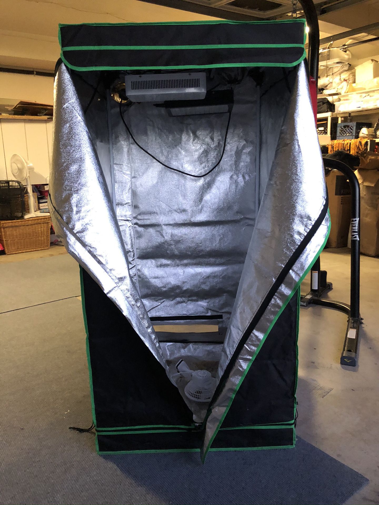 Grow tent with Fluorescent lights