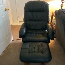 Nice Soft Leather Recliner With Ottomon 