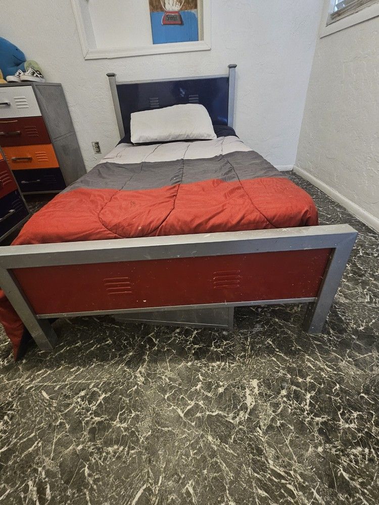 Metal Stoage Locker Bed Room Set