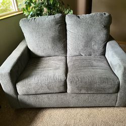LOVESEAT/HIDE A BED NEW