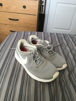 Womens Sz 9.5 Nike Shoes