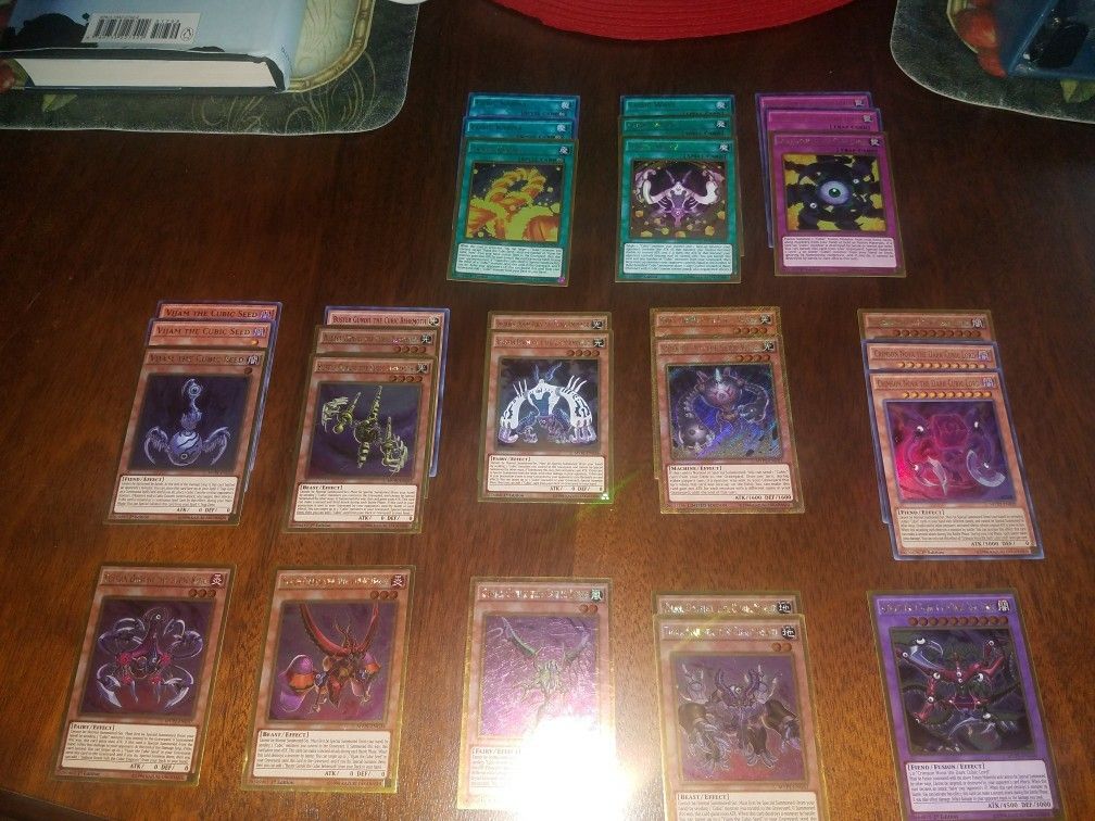 Core Cubic Deck (Yugioh,mostly golden cards)