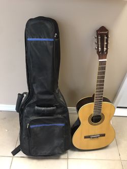 Guitar Crestwood wood excellent condition. Negotiable