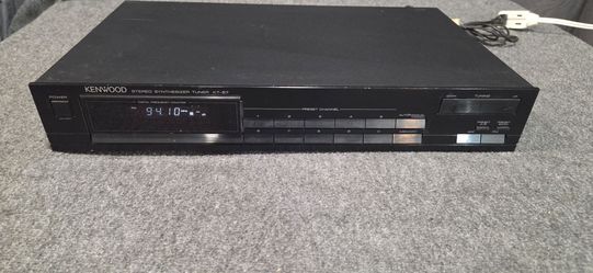 Kenwood AM/FM synthesizer tuner.