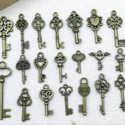 20 Piece Bronze Skeleton Key Charms