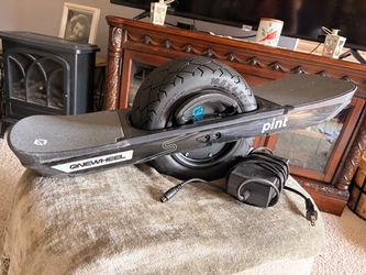 Onewheel pint S + upgraded GTS motor and guard rails.