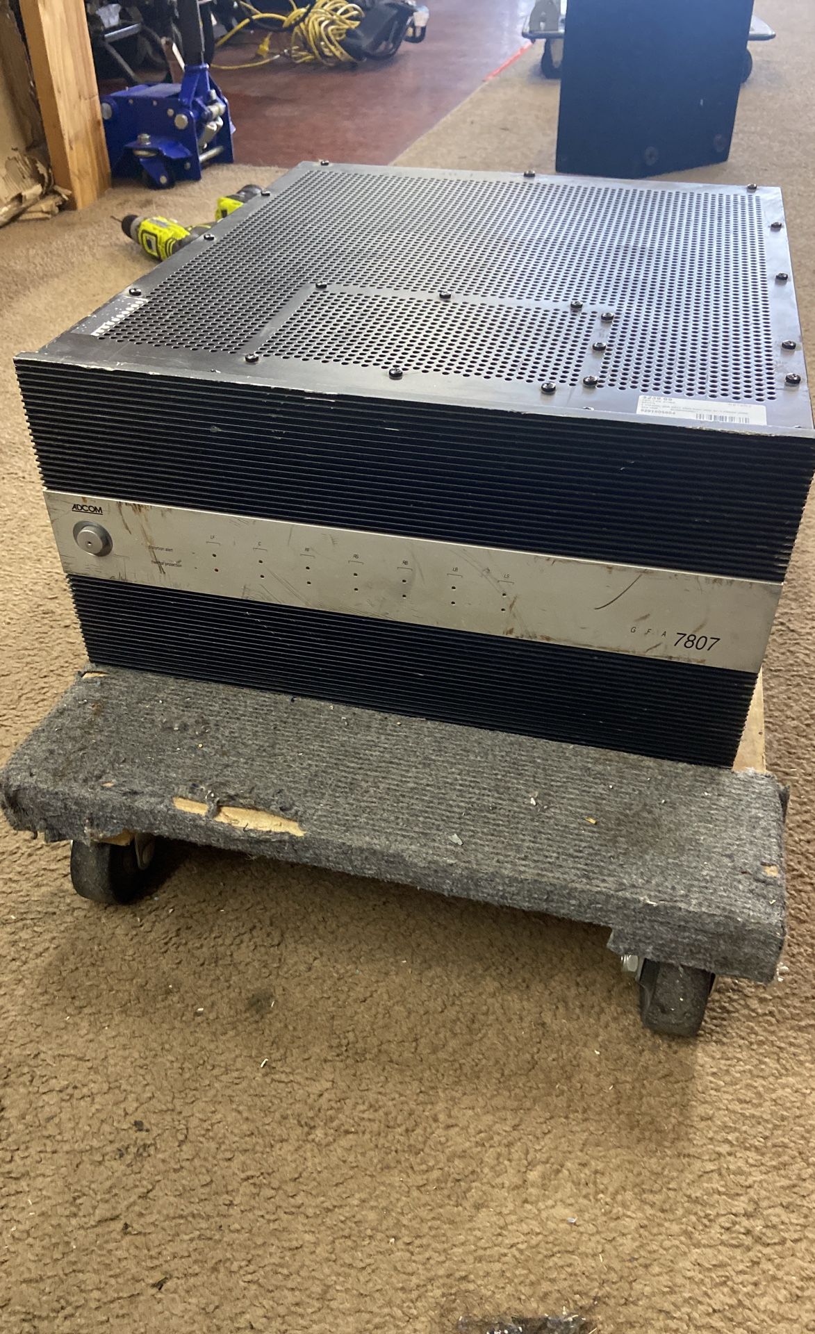 92916 Adcom 7807 Power Amplifier 2500W 7-channel 05654