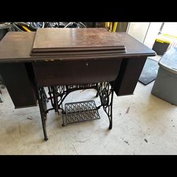 Singer, sewing machine 