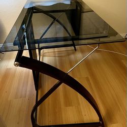 Office Glass Table In Excellent Condition 