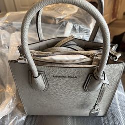 Michael Kors Mercer Medium Messenger Leather Pedlock Handbag