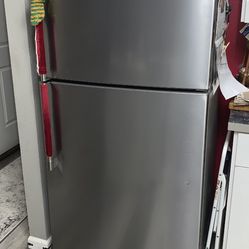 NEW Condition Maytag 21 Cu. Ft.Stainless Steel Refrigerator Fingerprint Resistant