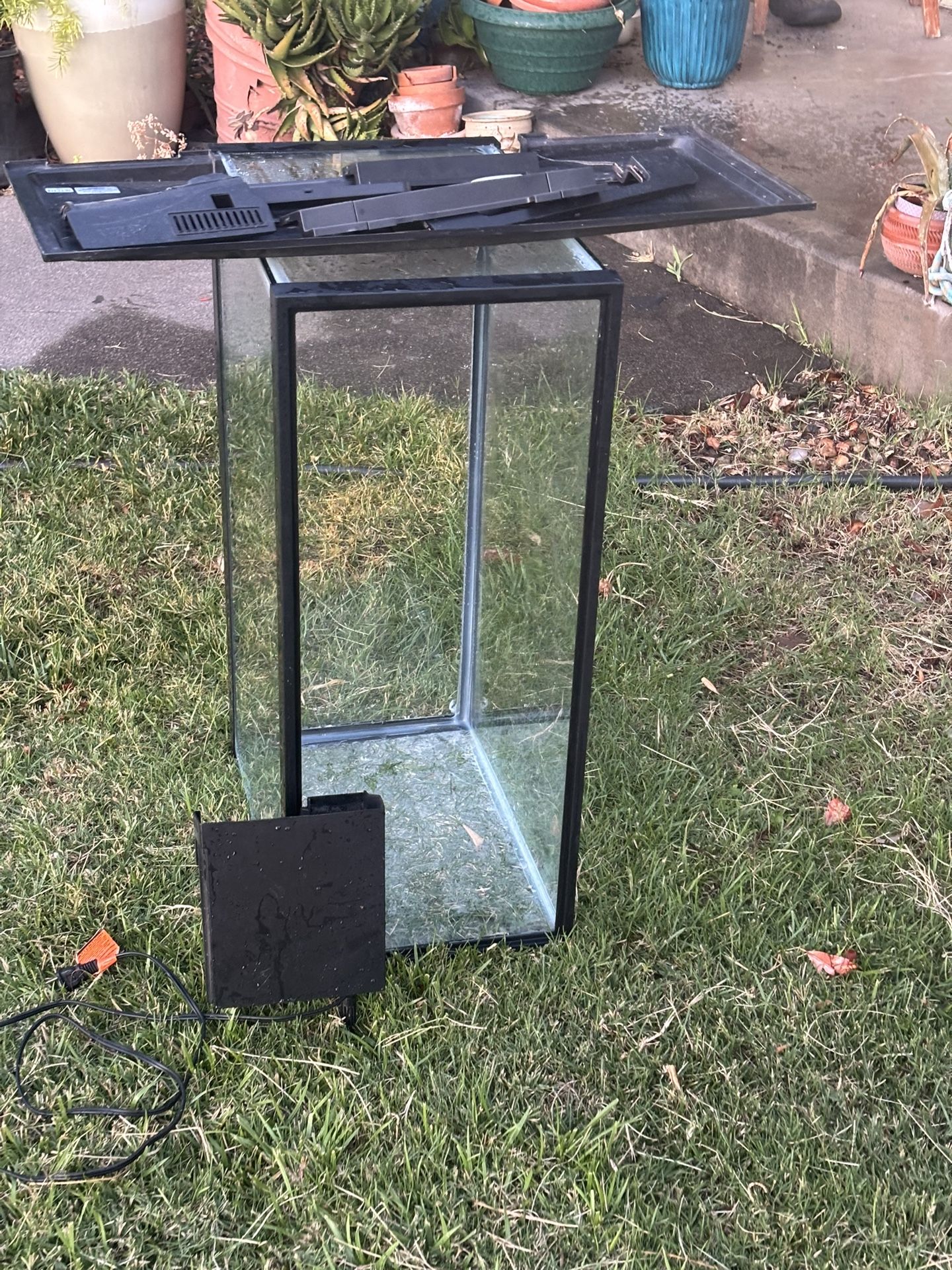 Fish Tank Idk Anything About A 40 Gallon I Think?