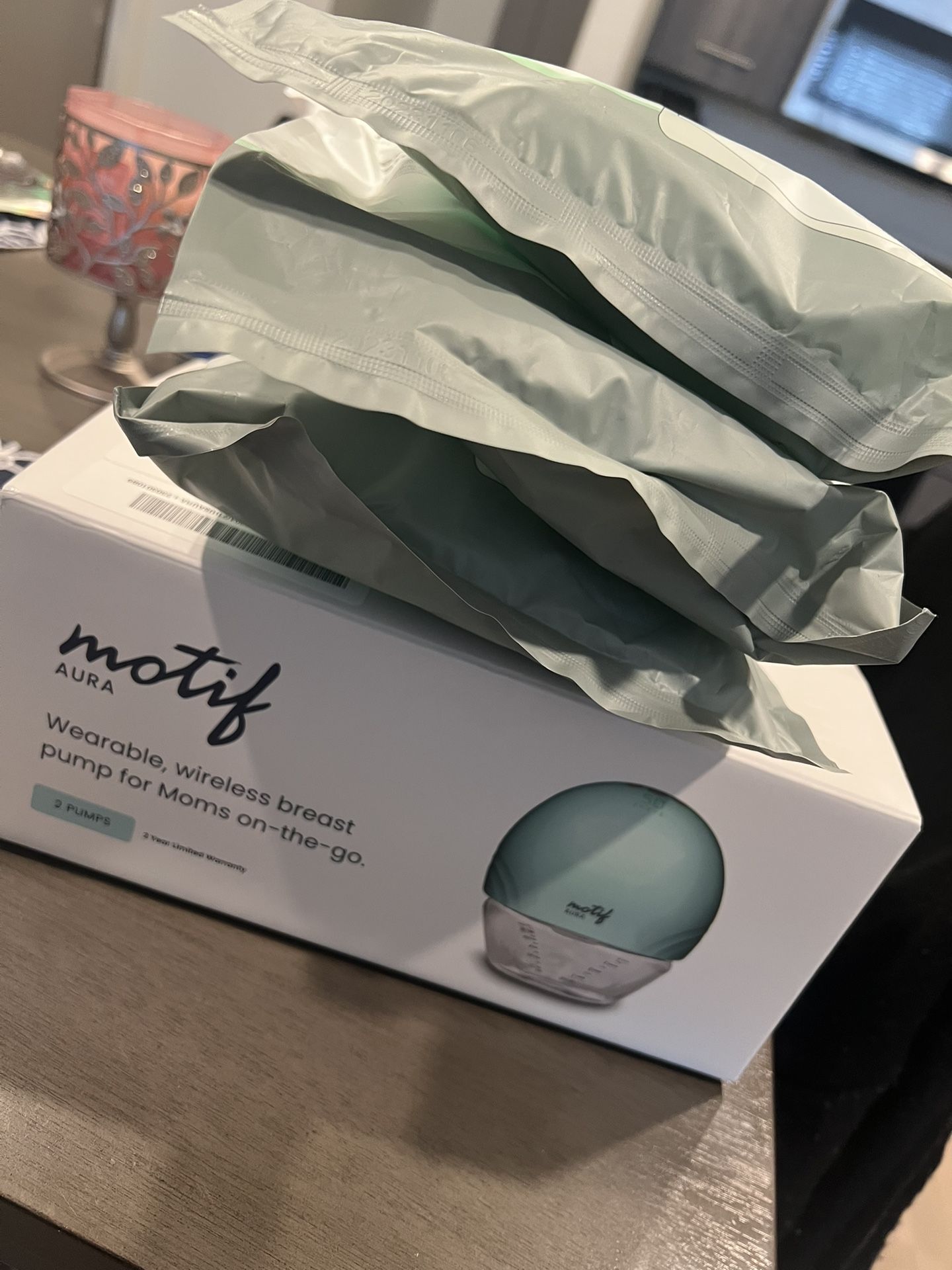 Motif Aura Breast Pump And 300ct Storage Bags