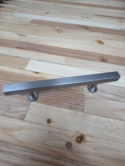 Cabinet handles and drawer pulls