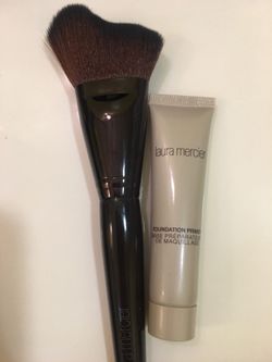Laura Mercier Glow Powder Brush & Primer