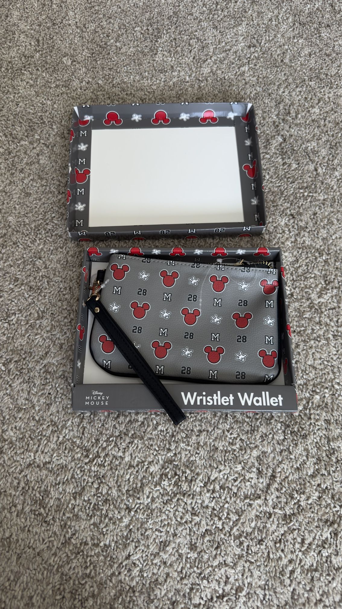 NIB NWT DISNEY Mickey Mouse Gray/Red Wristlet Wallet Bag Red Mickey White Gloves