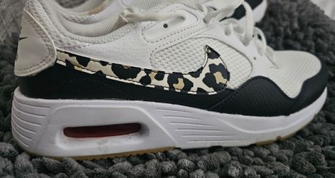 Nike women's sneaker