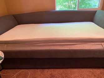 Day Bed, 2 years old.