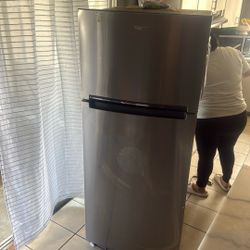 Whirl💫Pool Fridge For Sale Negotiations Available 