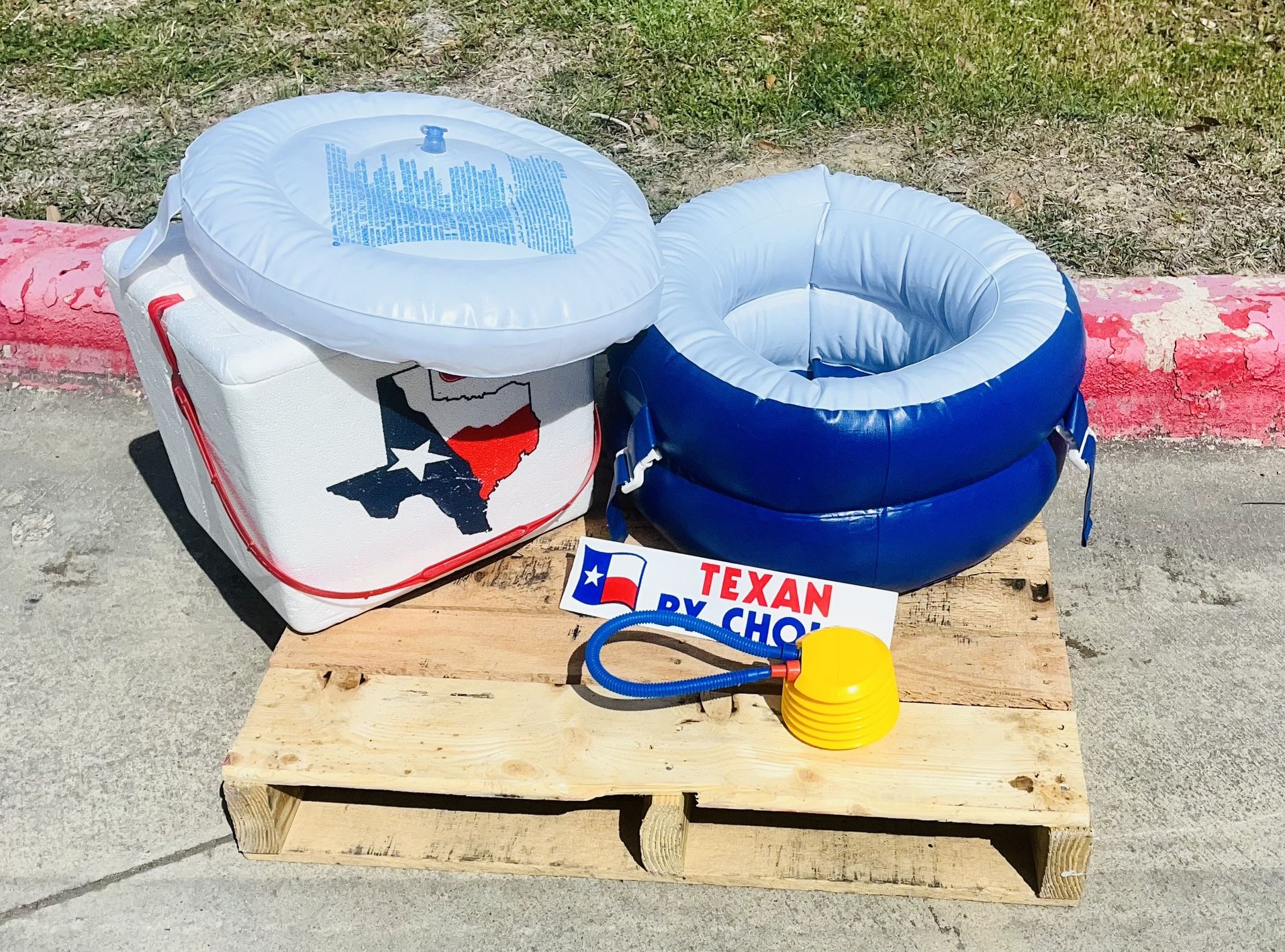 VINTAGE NEW INFLATABLE INNER-TUBE FOOT PUMP & INFLATABLE FLOATING COOLER & TEXAS PRIDE HEB STYROFOAM COOLER & TEXAN BY CHOICE BUMPER STICKER!! 