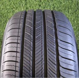 235 55R19 Michelin Primacy Tour A/S with 95% Tread 9/32 105W SKU 27949 Grade A Tires