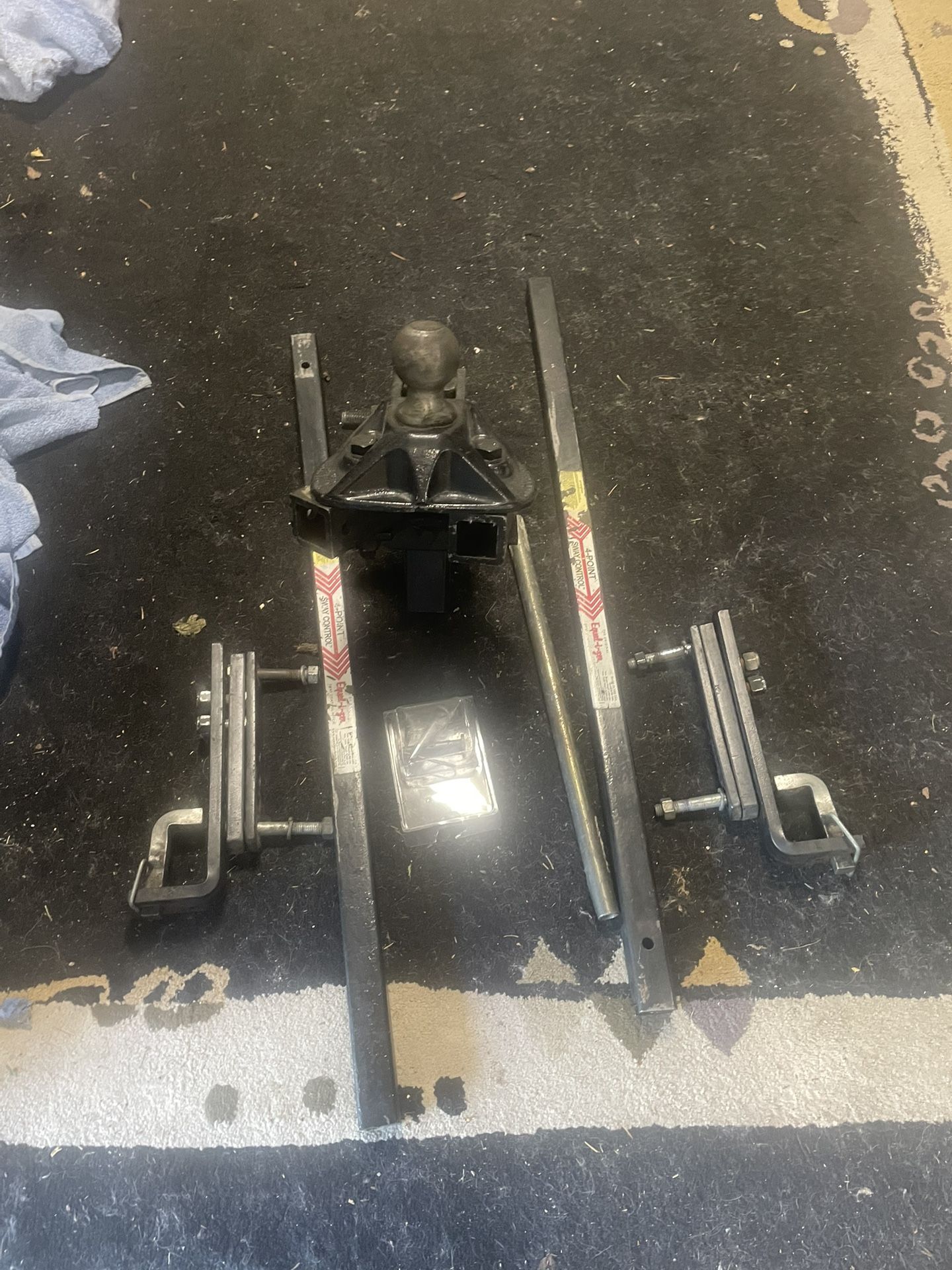 Equal-i-zer Sway Control Hitch