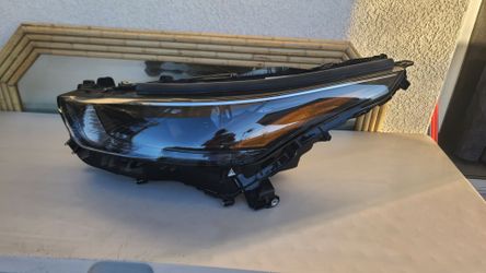 2021 - 2023 TOYOTA HIGHLANDER LEFT HEADLIGHT  DRIVER SIDE LED GENUINE USED OEM.  DD4