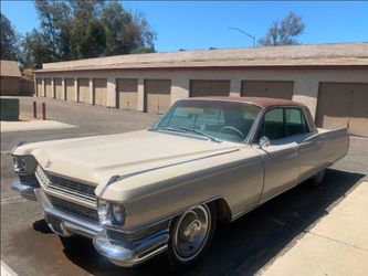 1964 Cadillac Series 62 / Sedan de Ville 4-door hardtop.
