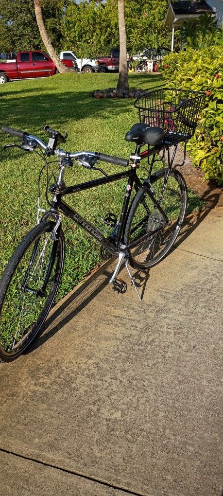 Cannondale Hybrid 20" 700c Bike -Like New