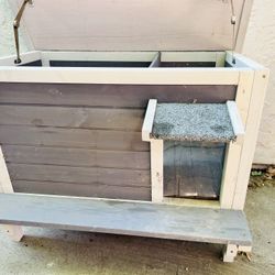 Outdoor Cat House 