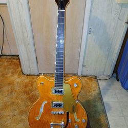 Electric guitar in good conditions