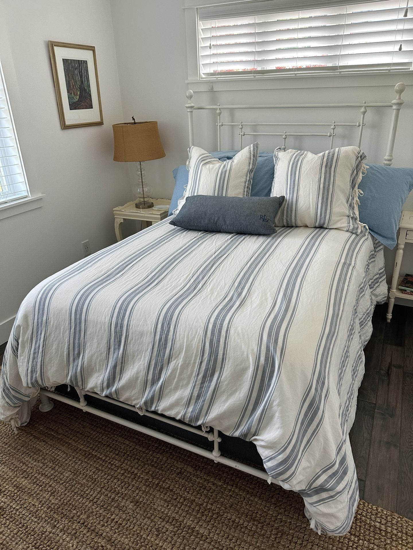 Restoration Hardware, QuatreFoil, White Iron Bed (Full)
