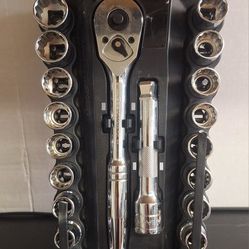 GEARWRENCH RATCHET & SOCKET SET